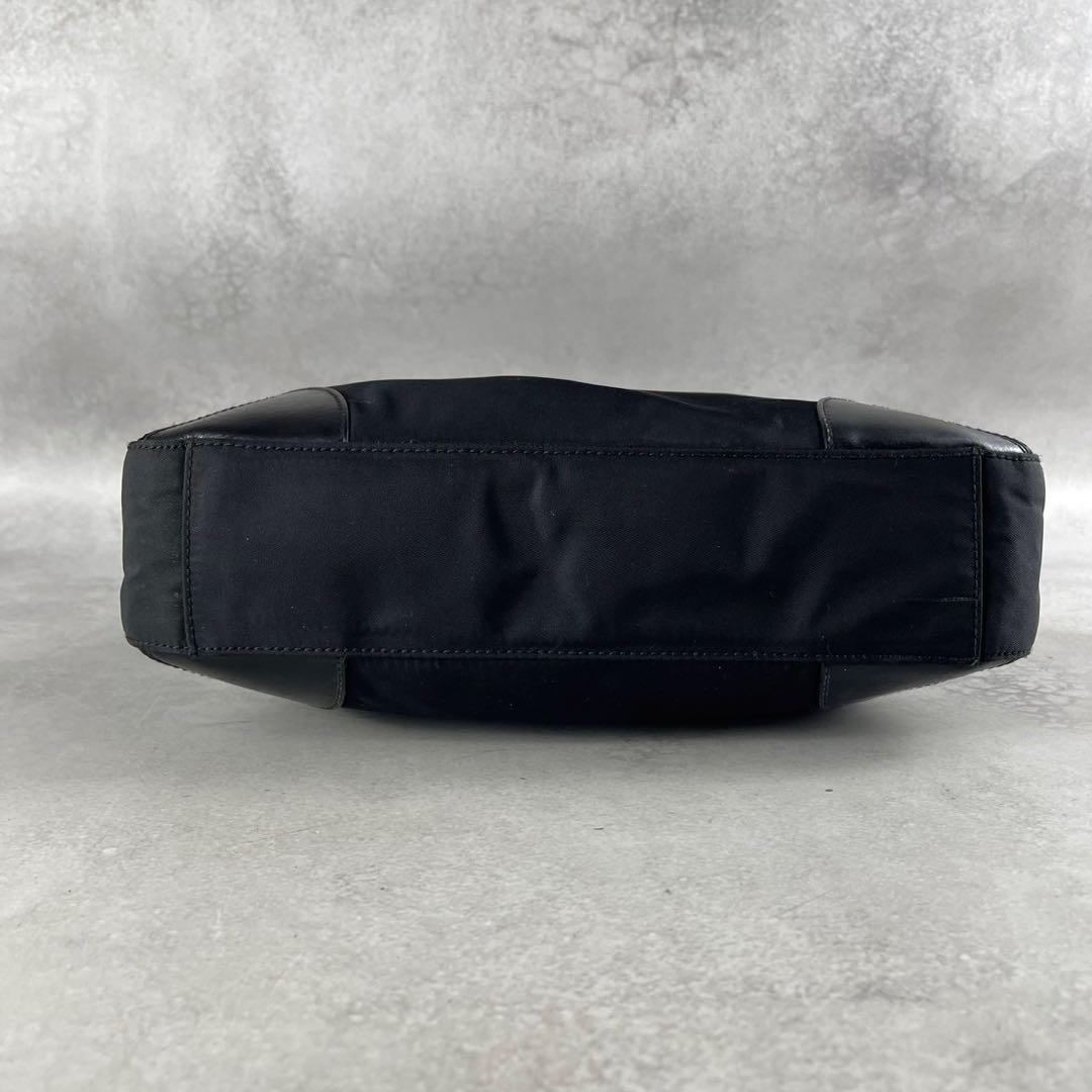 PRADA ショルダーバッグ ナイロン レザー 三角ロゴ プラダ カメラバッグ