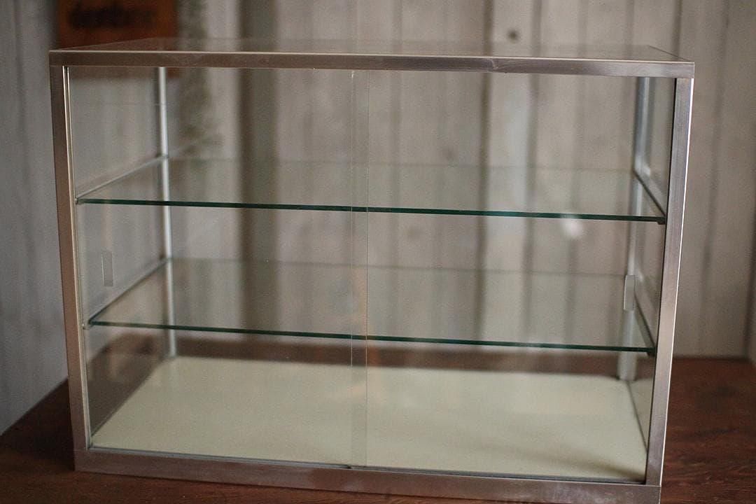 古いアルミフレームの卓上全面ガラスケース　収納棚　キッチン収納　古家具　古道具