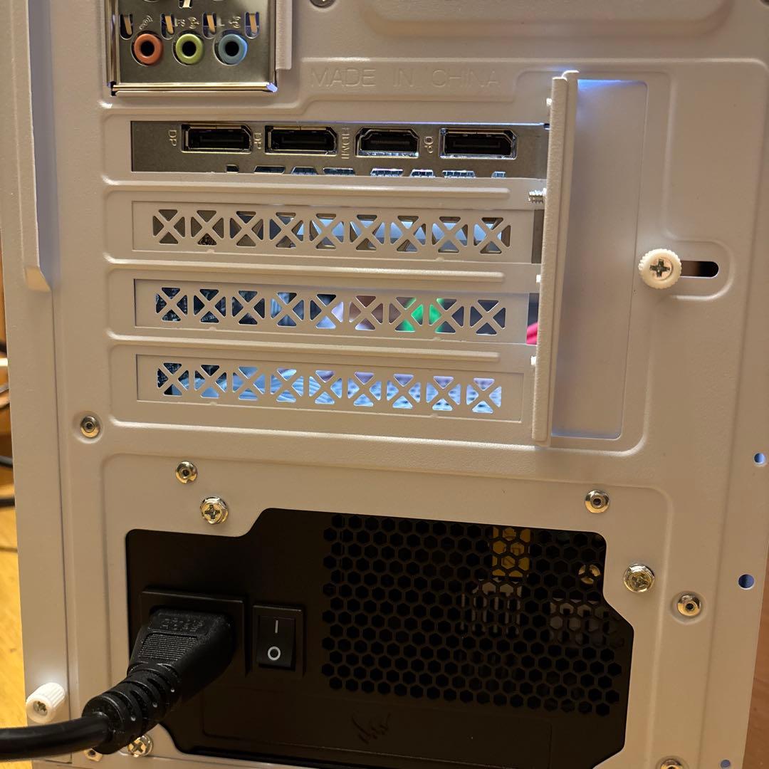 ぽ　ゲーミングPC ホワイト×ピンク5700X 4060