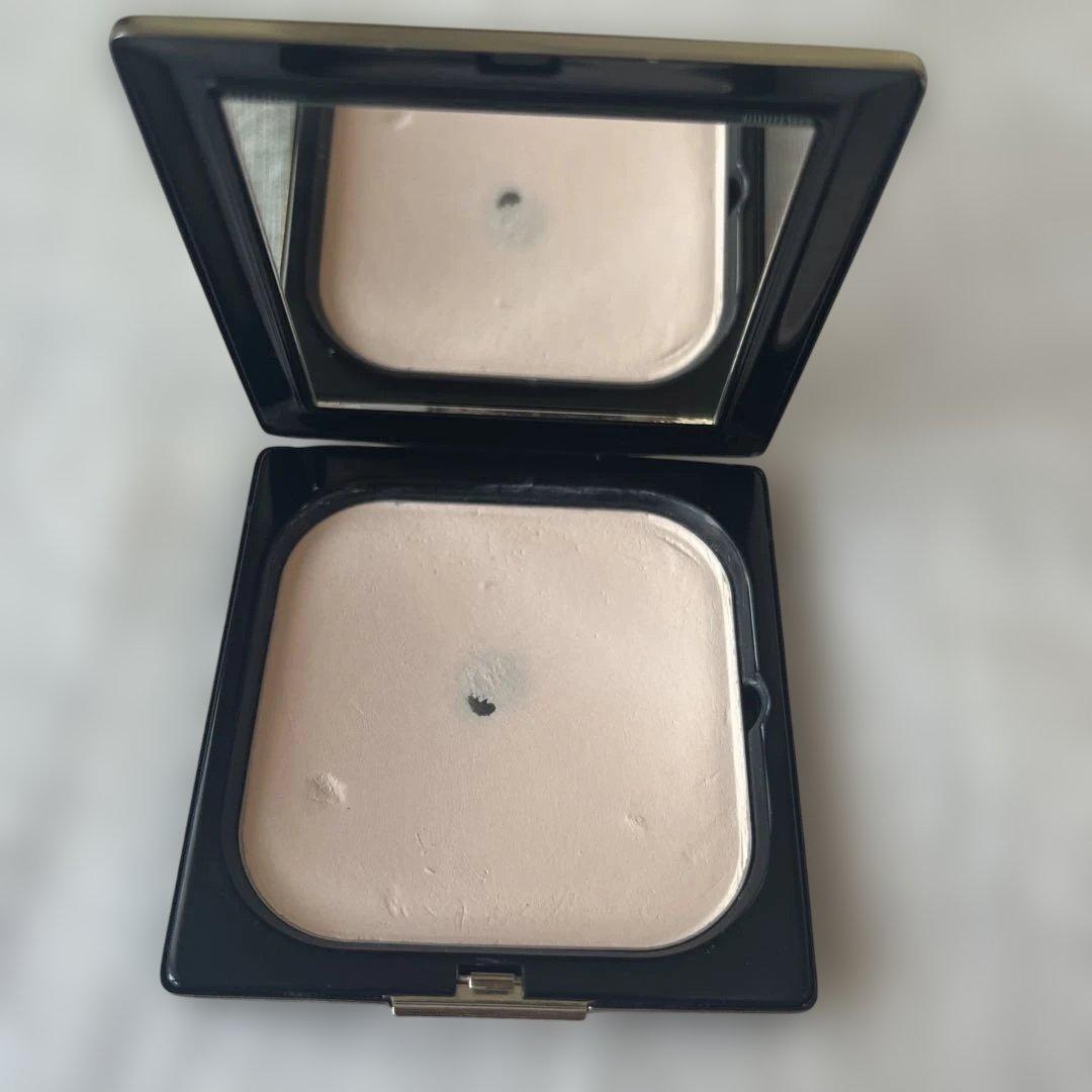 クレドポーボーテ　プードルコンパクトエサンシエルｎエレガントスリム　ケース付