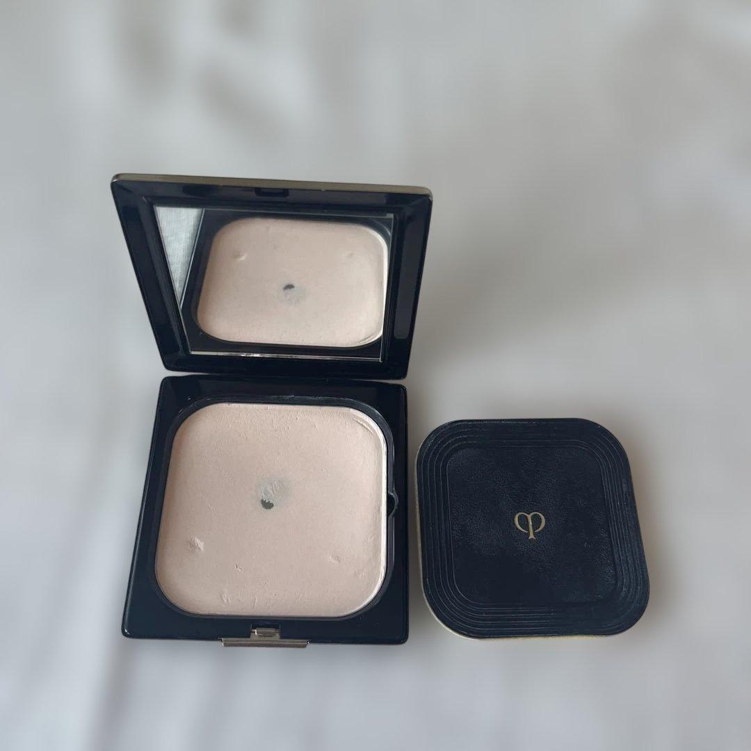 クレドポーボーテ　プードルコンパクトエサンシエルｎエレガントスリム　ケース付