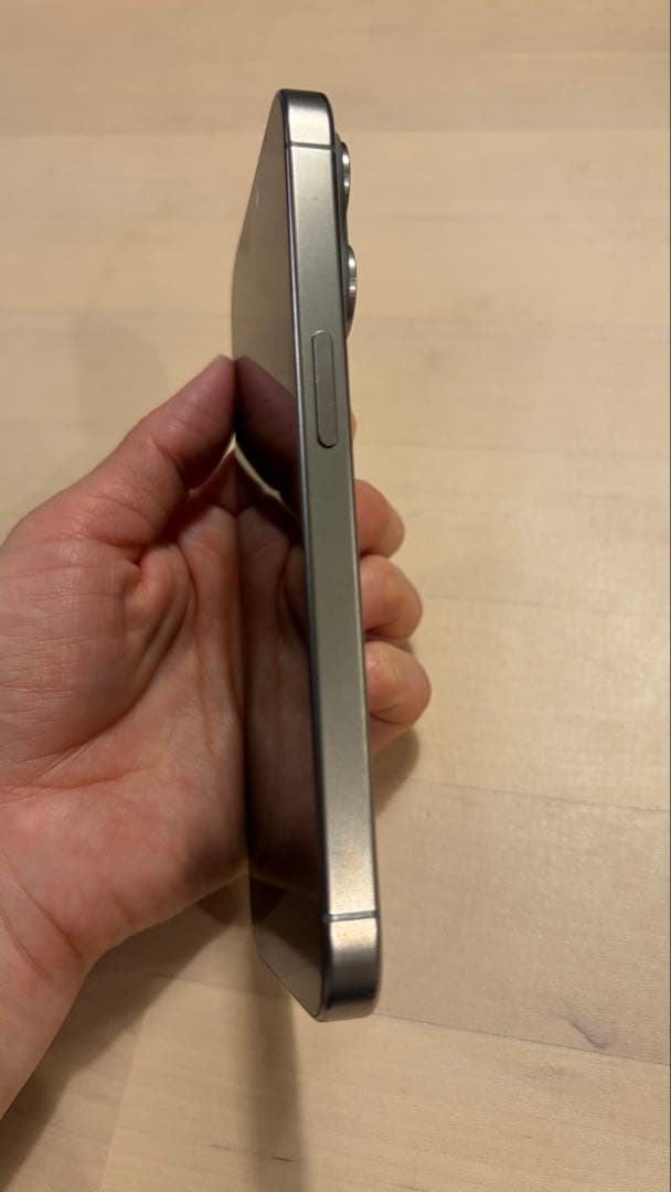 iPhone15Pro 128GB ナチュラルチタニウム 背面割れ有