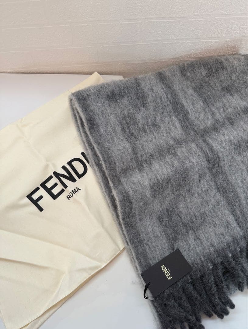 【新品タグ付】FENDI フェンディ グレー マフラー ウール混合 フリンジ付き