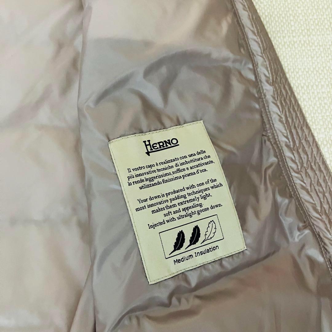 【極美品】ヘルノ ダウンベスト フード ゴールド金具 プレート 42 洗える