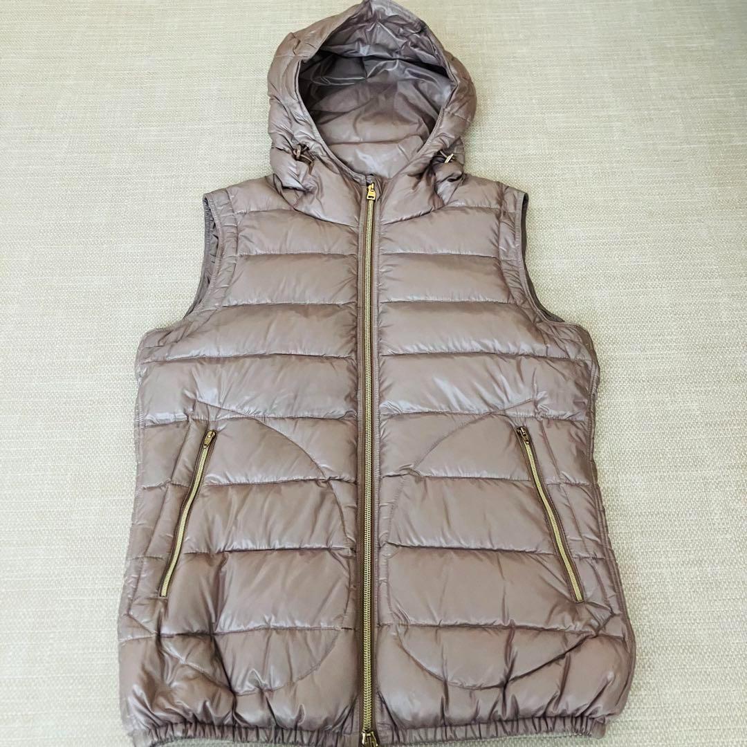 【極美品】ヘルノ ダウンベスト フード ゴールド金具 プレート 42 洗える