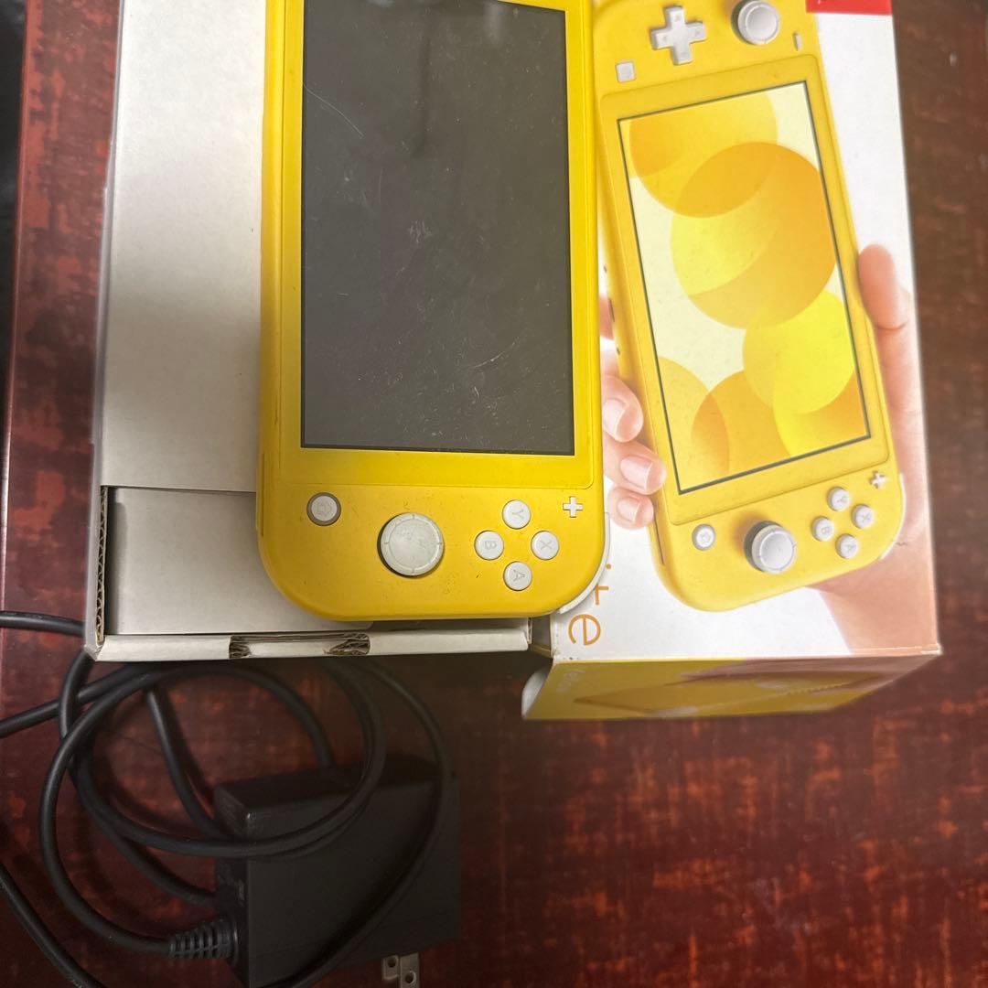 Nintendo Switch Lite イエロー　箱　充電器あり