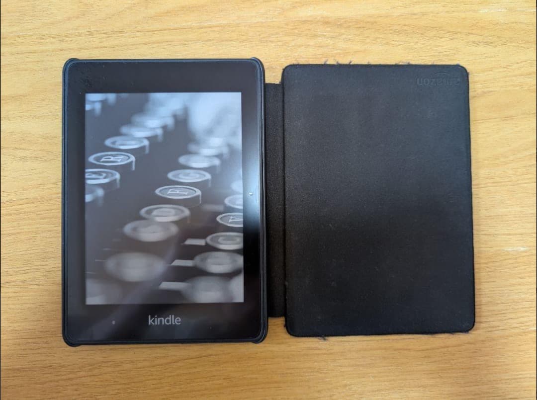 Kindle 本体 + Amazon 布製カバー