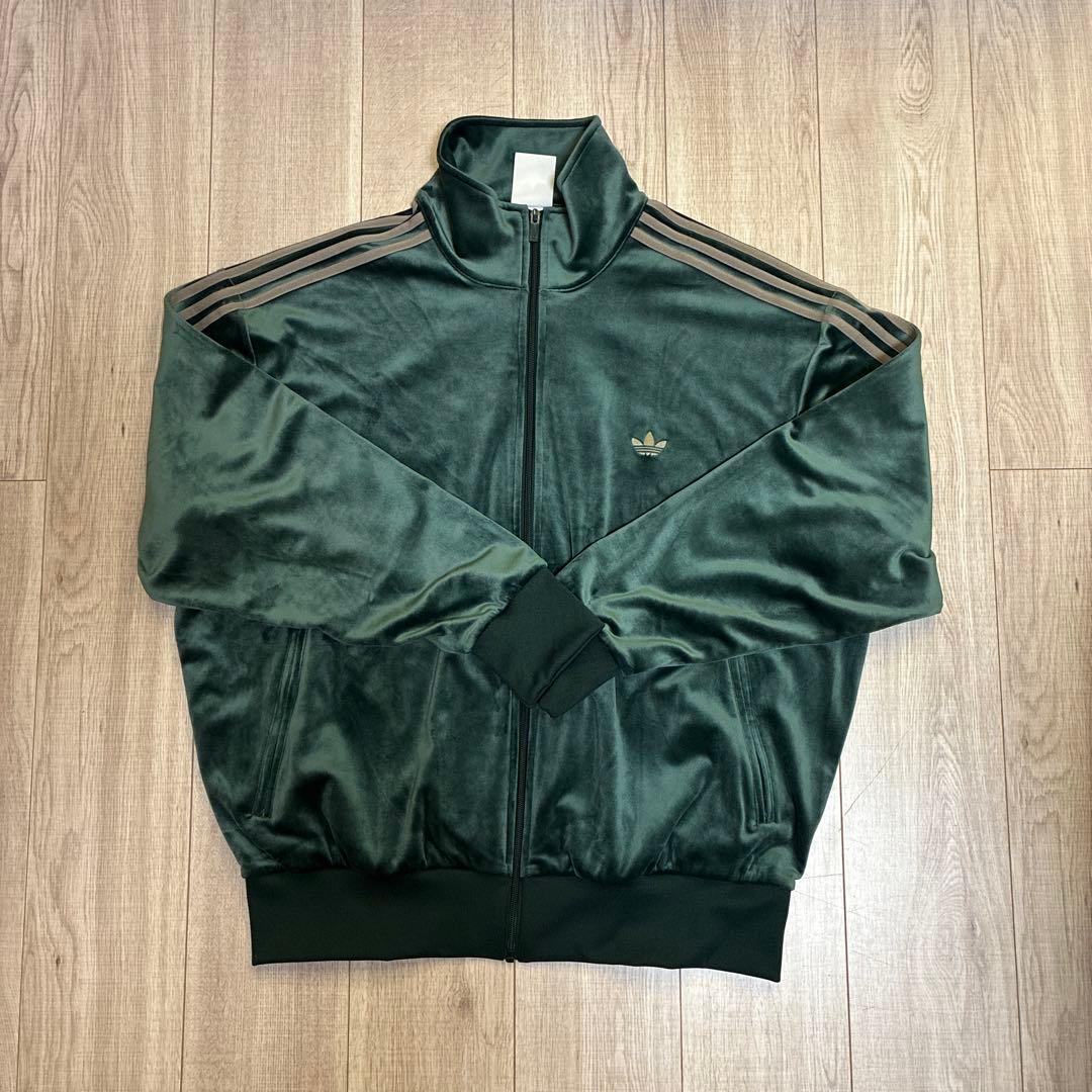 adidas originalトラックジャケット ベロア　グリーン