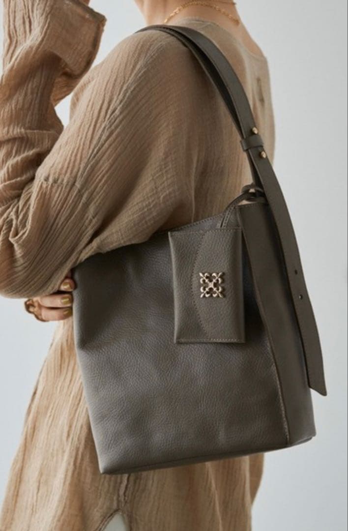 ラシット スクエア ワンショルダーバッグ モノグラムカードケース