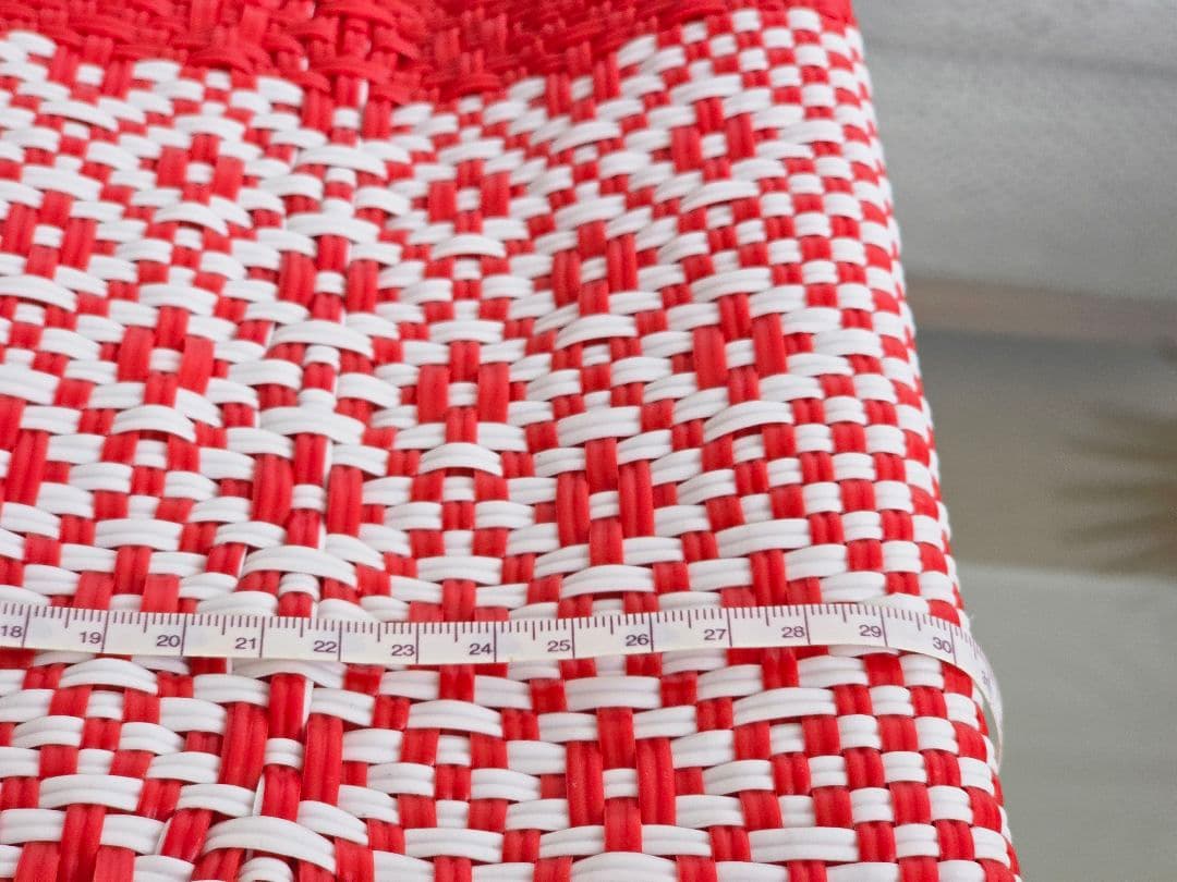 新品未使用・ レトラ メルカドバッグ ボンボンチャーム付き 赤系