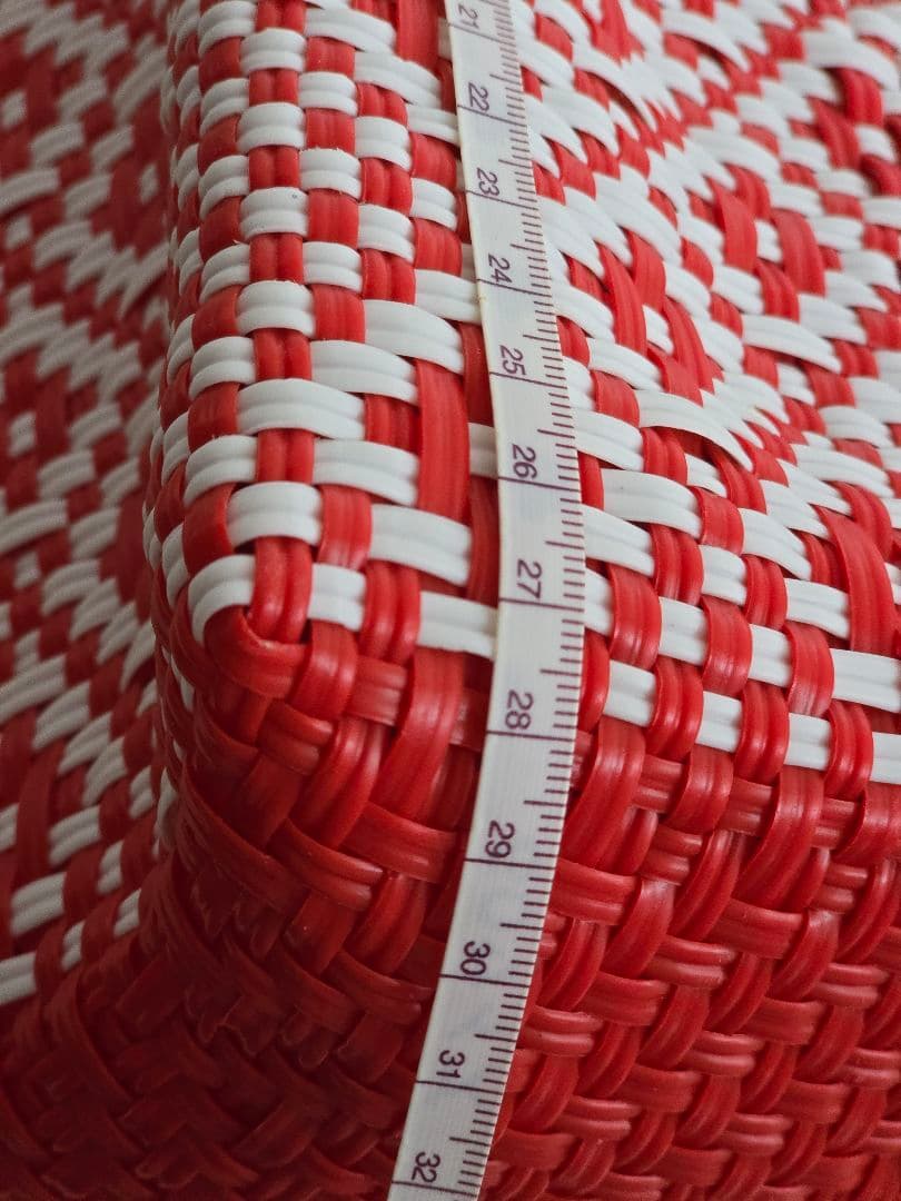 新品未使用・ レトラ メルカドバッグ ボンボンチャーム付き 赤系