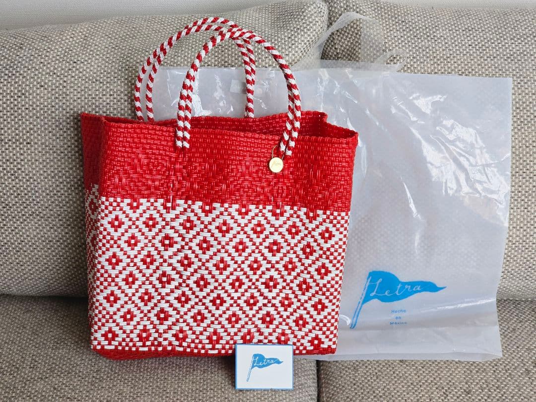 新品未使用・ レトラ メルカドバッグ ボンボンチャーム付き 赤系