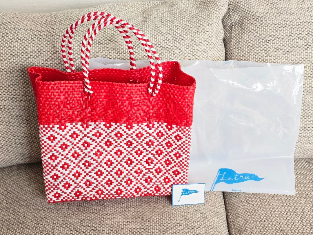 新品未使用・ レトラ メルカドバッグ ボンボンチャーム付き 赤系