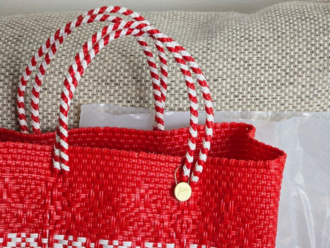 新品未使用・ レトラ メルカドバッグ ボンボンチャーム付き 赤系