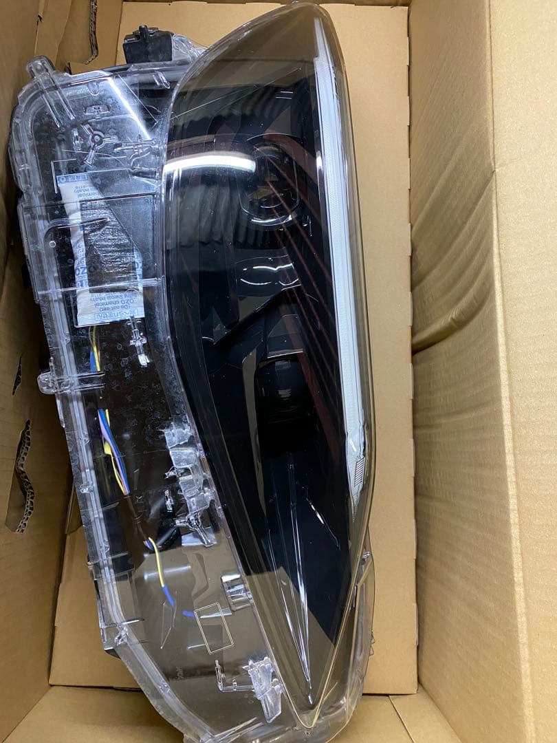 ヤリス クロス MXPB10 MXPJ15 純正 ヘッドライト 右LED