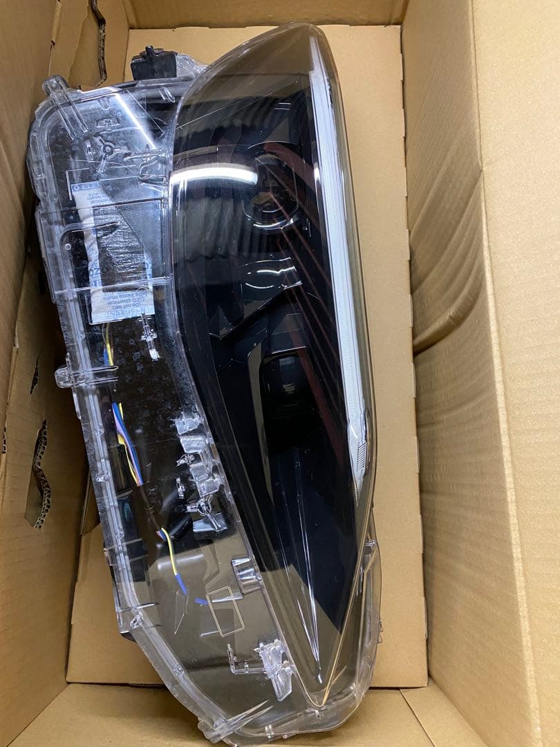 ヤリス クロス MXPB10 MXPJ15 純正 ヘッドライト 右LED