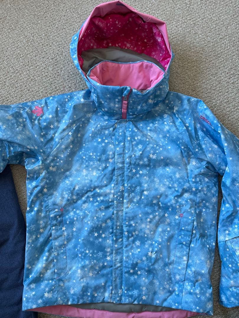 美品✨ クリーニング済　DESCENTE 女の子140スキーウェア サイズ調整可