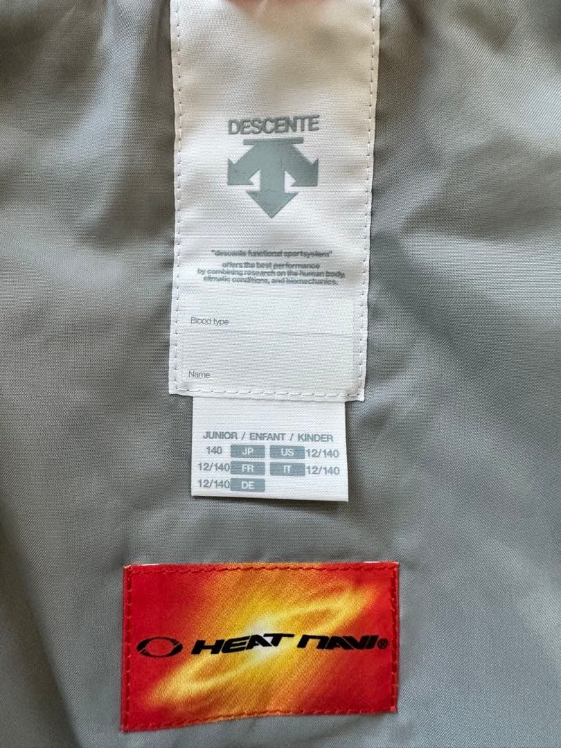 美品✨ クリーニング済　DESCENTE 女の子140スキーウェア サイズ調整可