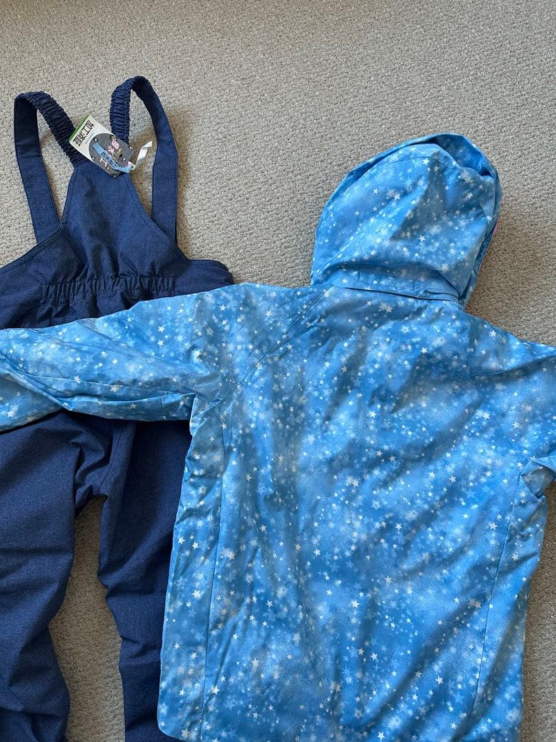 美品✨ クリーニング済　DESCENTE 女の子140スキーウェア サイズ調整可