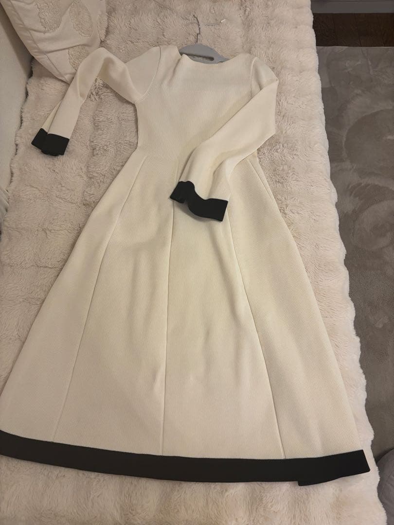 美品！CELFORD ベルスリーブ ガーメントワンピース オフホワイト