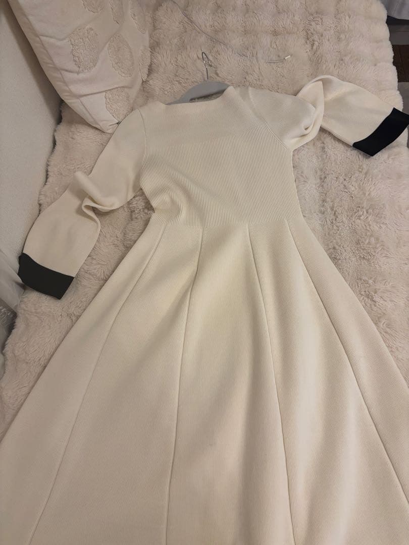 美品！CELFORD ベルスリーブ ガーメントワンピース オフホワイト