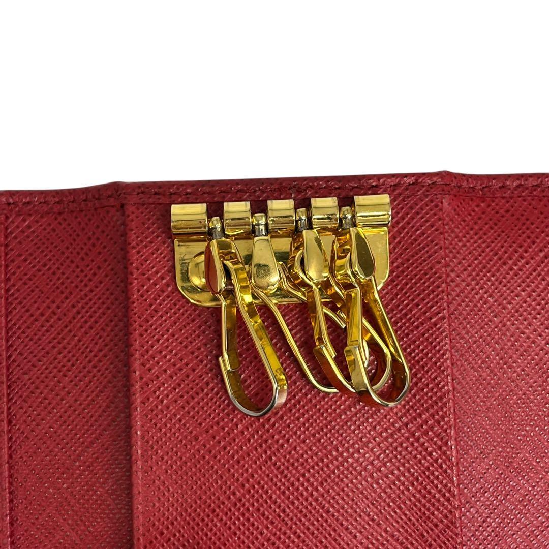 極美✨プラダ キーケース 4連 キーリング サフィアーノレザー 金ロゴ 赤