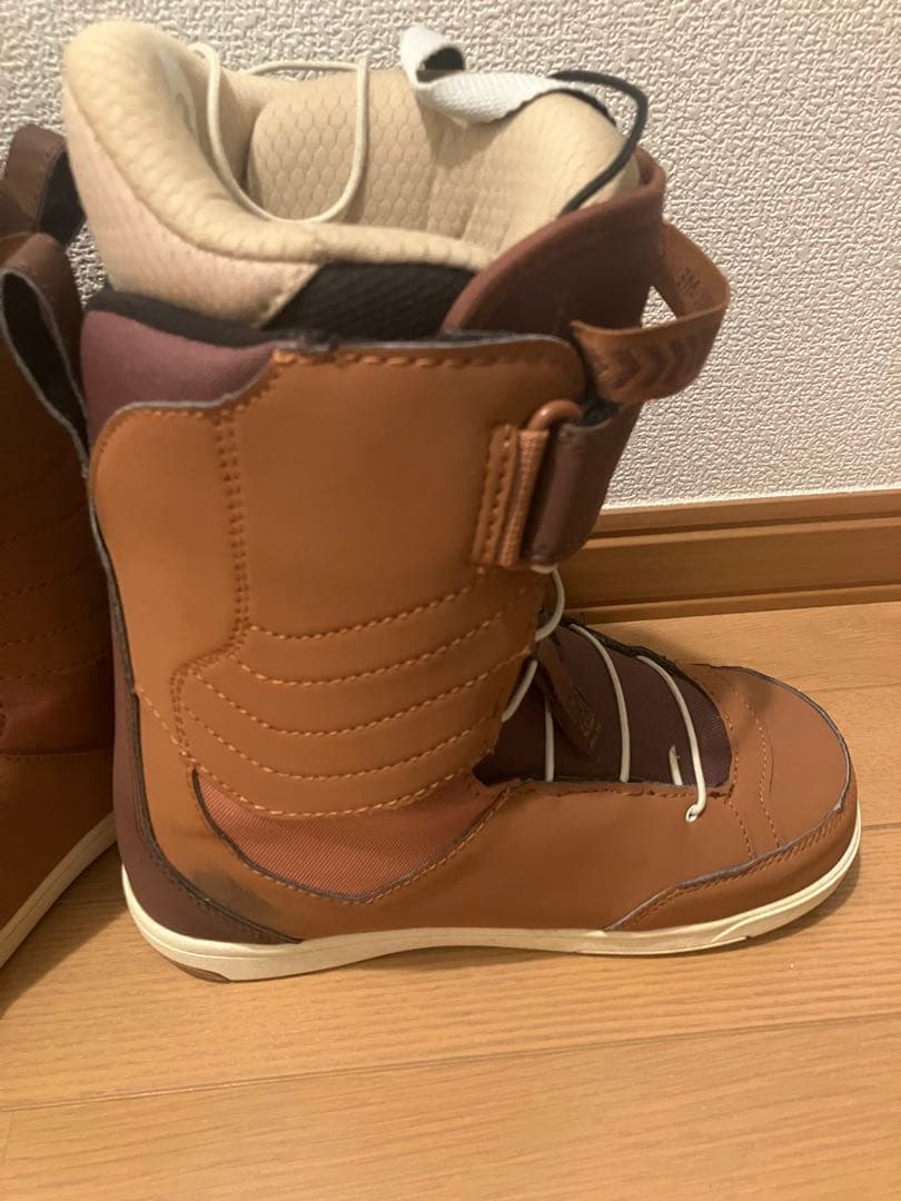 DEELUXE ＬＡＲＡ　美品　23.5cm 　熟成型 スノーボードブーツ