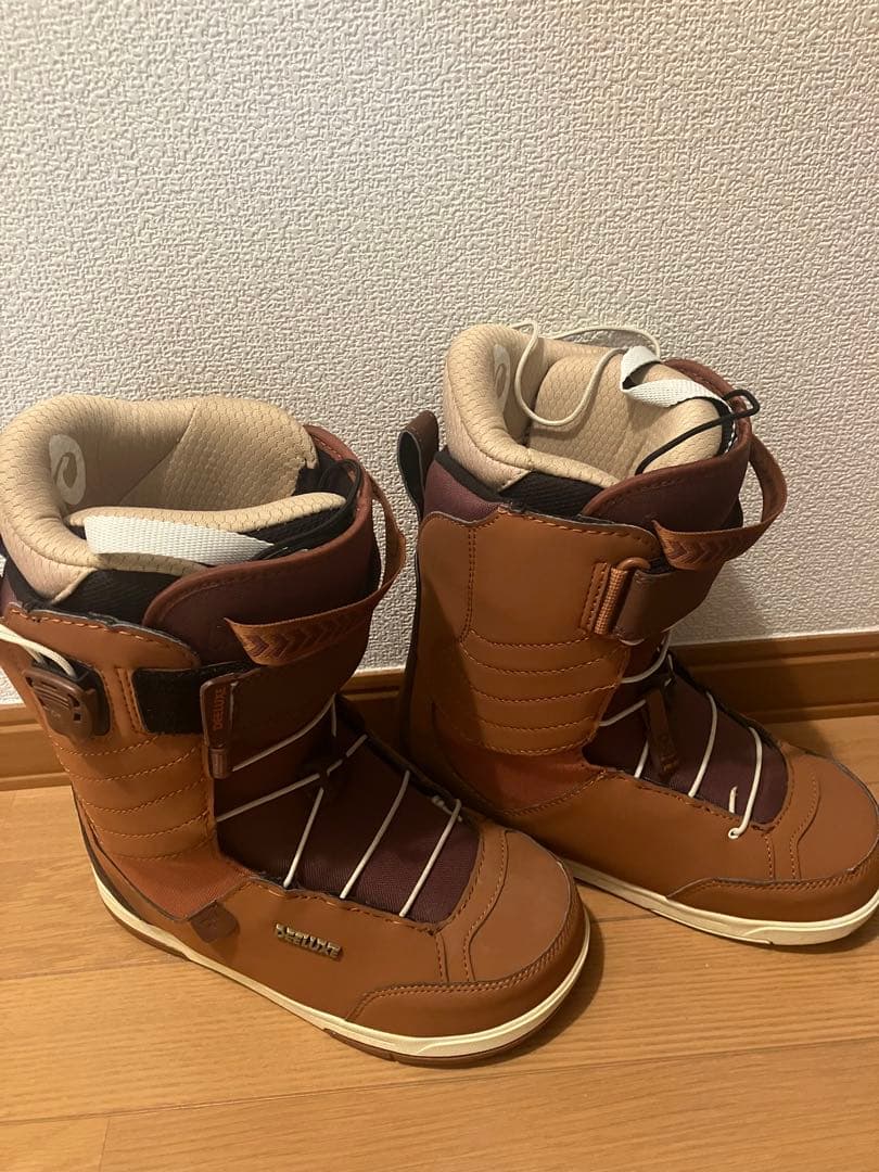 DEELUXE ＬＡＲＡ　美品　23.5cm 　熟成型 スノーボードブーツ