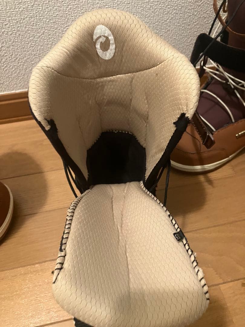 DEELUXE ＬＡＲＡ　美品　23.5cm 　熟成型 スノーボードブーツ