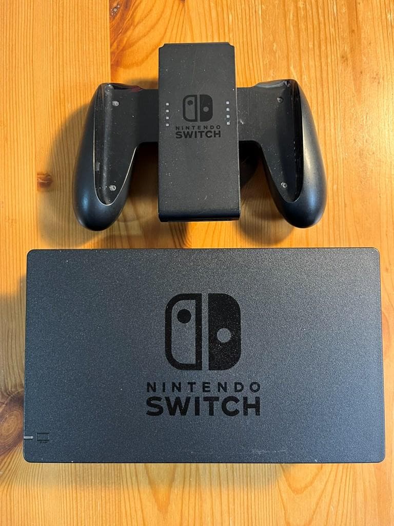 値下不可:美品中古 Nintendo Switch 箱と付属品完備 オマケ付き