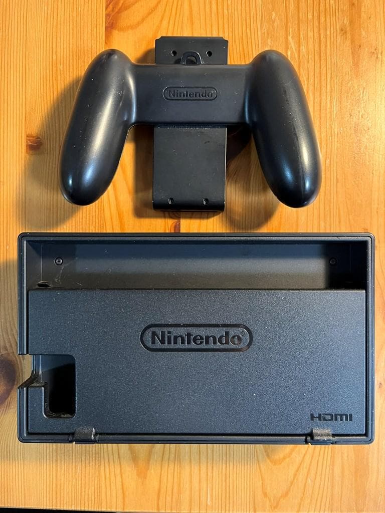 値下不可:美品中古 Nintendo Switch 箱と付属品完備 オマケ付き