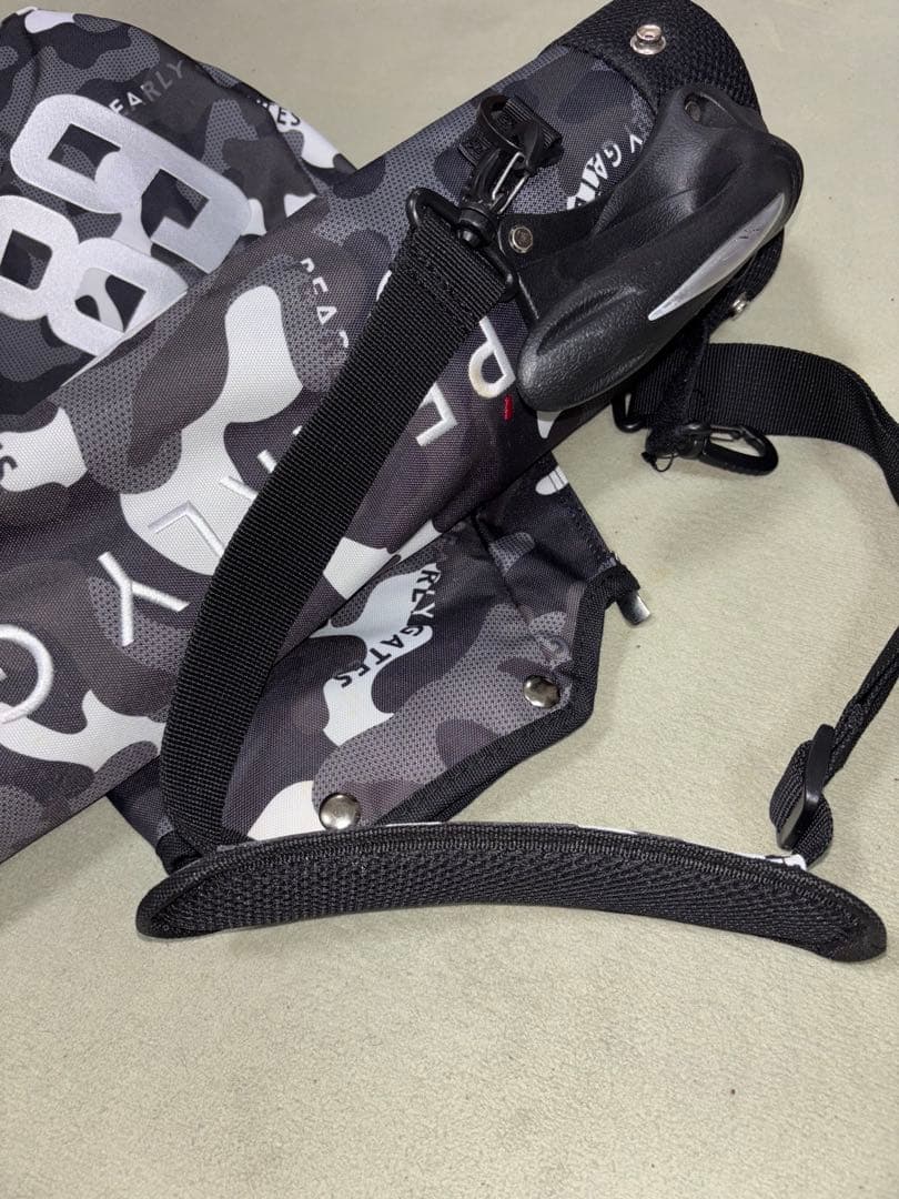 （超美品）パーリーゲイツ、ブラックカモフラ（迷彩）、セルフスタンドバッグ