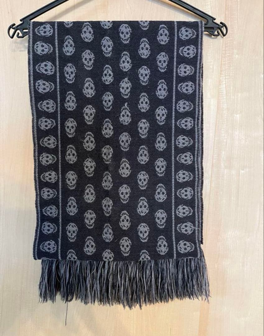 ALEXANDER McQUEEN スカルマフラー