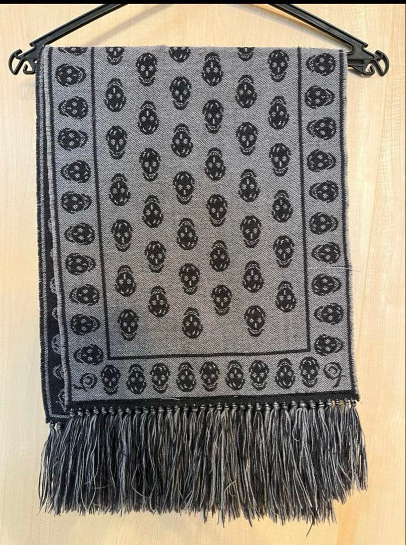 ALEXANDER McQUEEN スカルマフラー