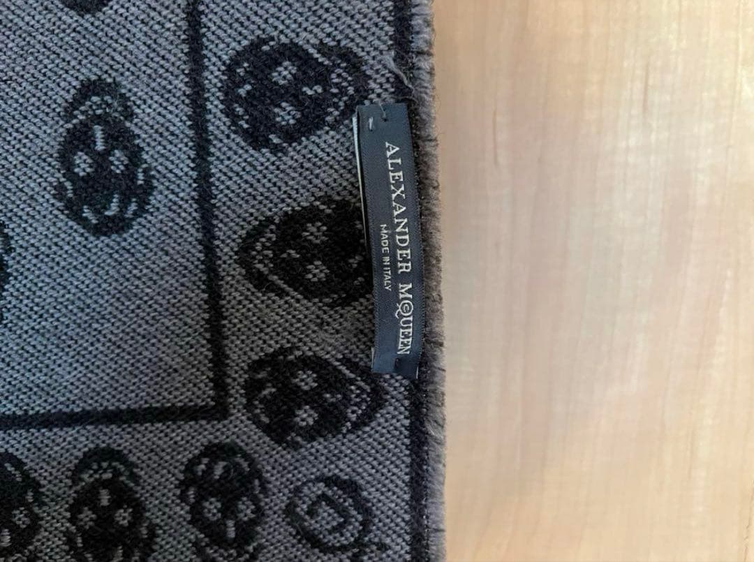 ALEXANDER McQUEEN スカルマフラー