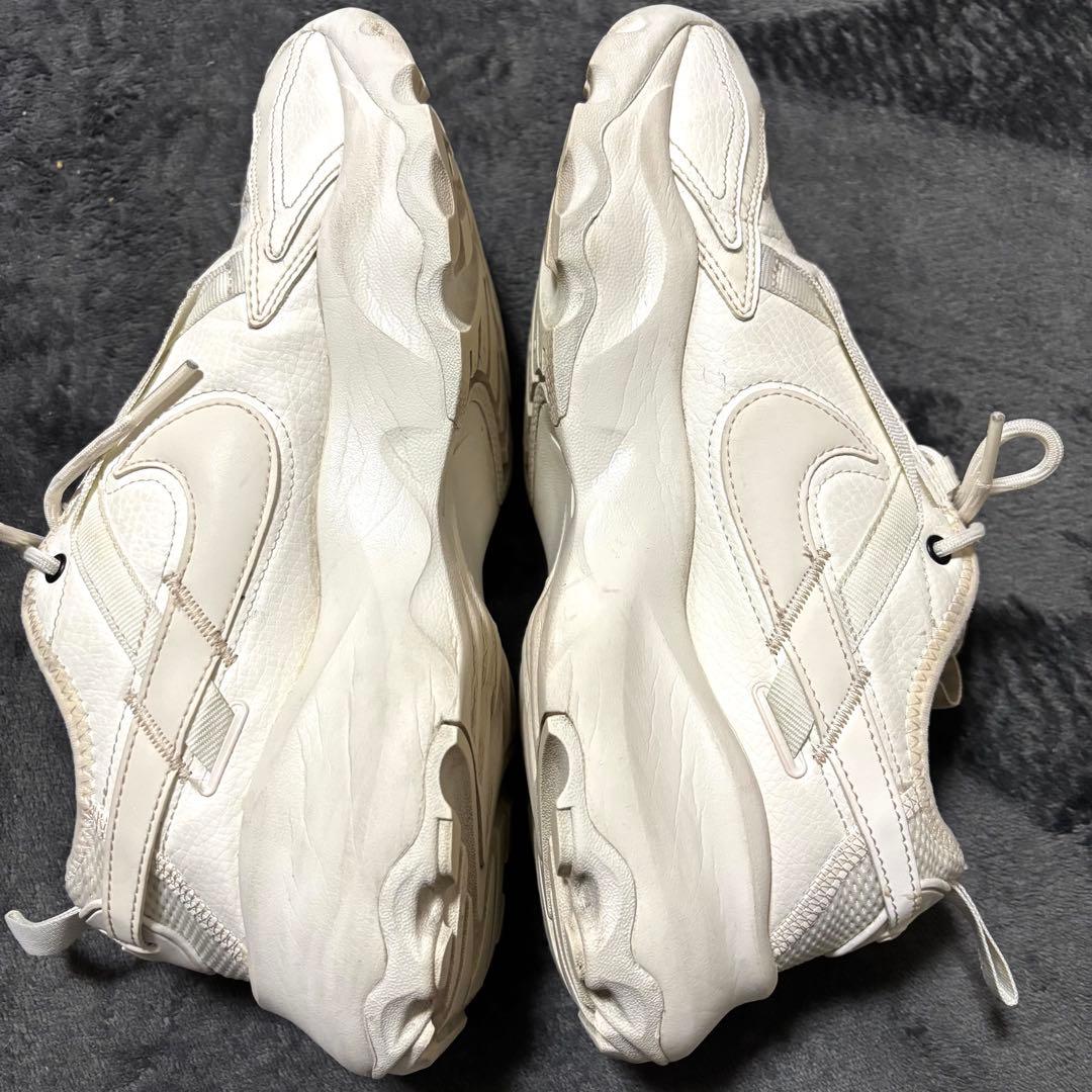 ナイキ NIKE ウィメンズ TC7900 26cm スニーカー ホワイト白