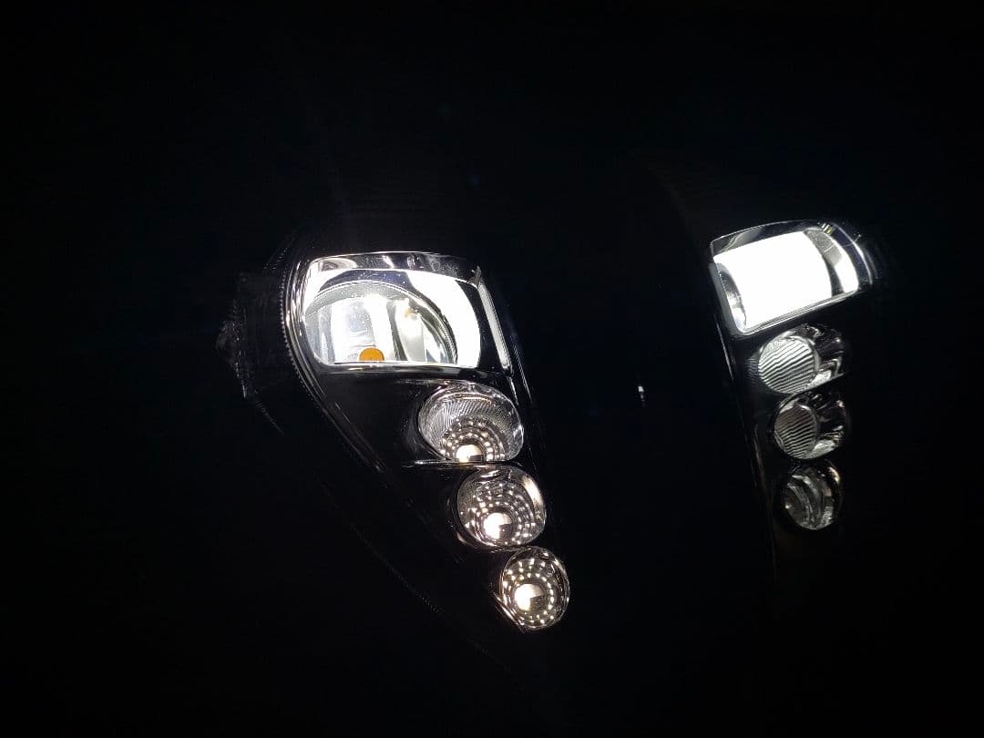 【aya..8..s】50プリウス　バルブ交換可能　加工フォグ