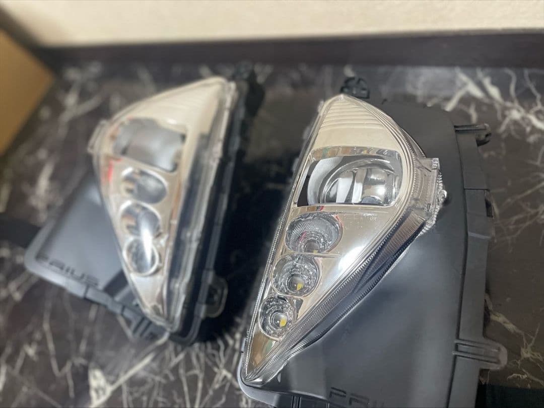 【aya..8..s】50プリウス　バルブ交換可能　加工フォグ