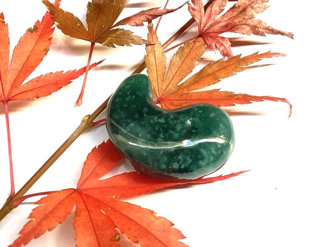 糸魚川翡翠コン沢青 勾玉　コレクションに‼️ 買って損無しの高額商品を　本物保証品