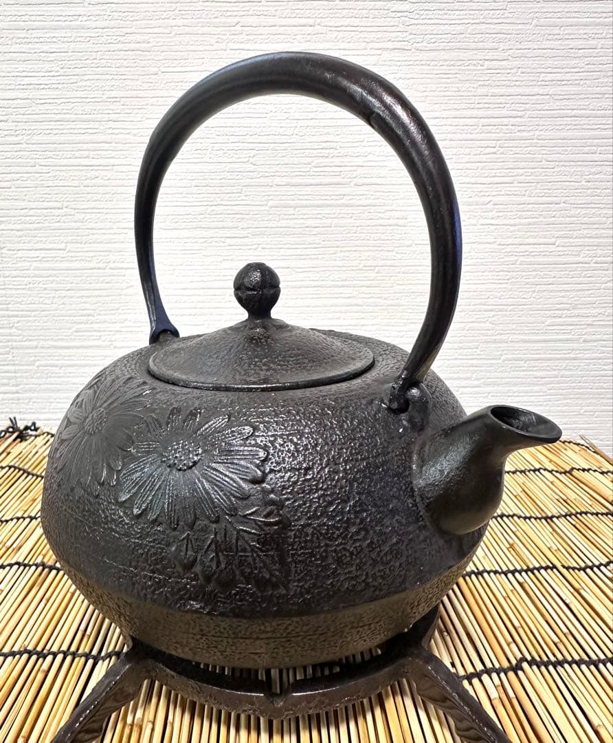 新品、未使用、供箱等付属品付　南部盛栄堂造　柚子菊　南部鉄瓶 南部鉄器　鉄瓶