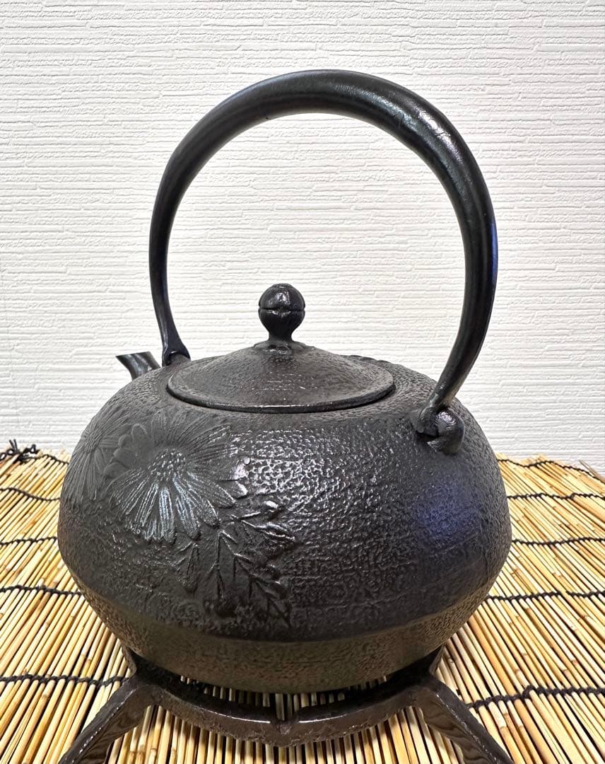 新品、未使用、供箱等付属品付　南部盛栄堂造　柚子菊　南部鉄瓶 南部鉄器　鉄瓶