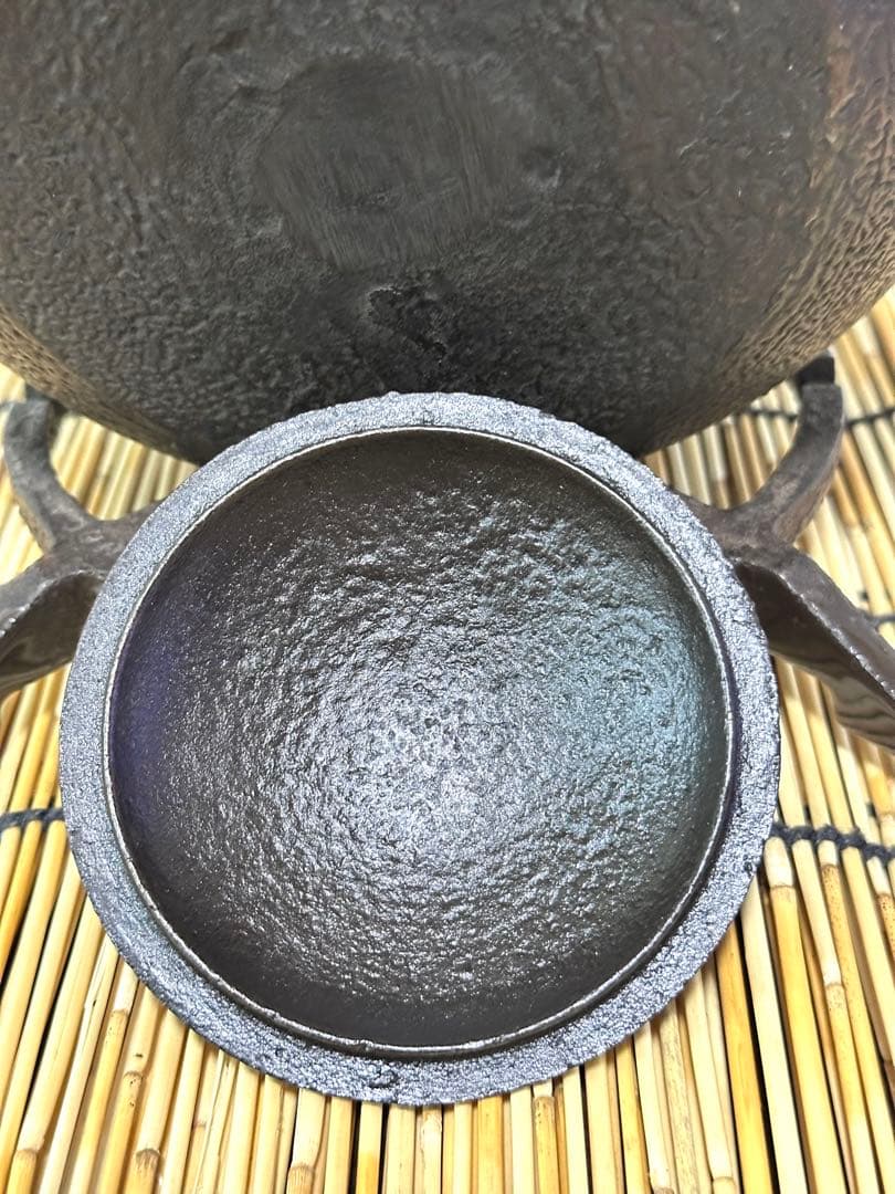 新品、未使用、供箱等付属品付　南部盛栄堂造　柚子菊　南部鉄瓶 南部鉄器　鉄瓶