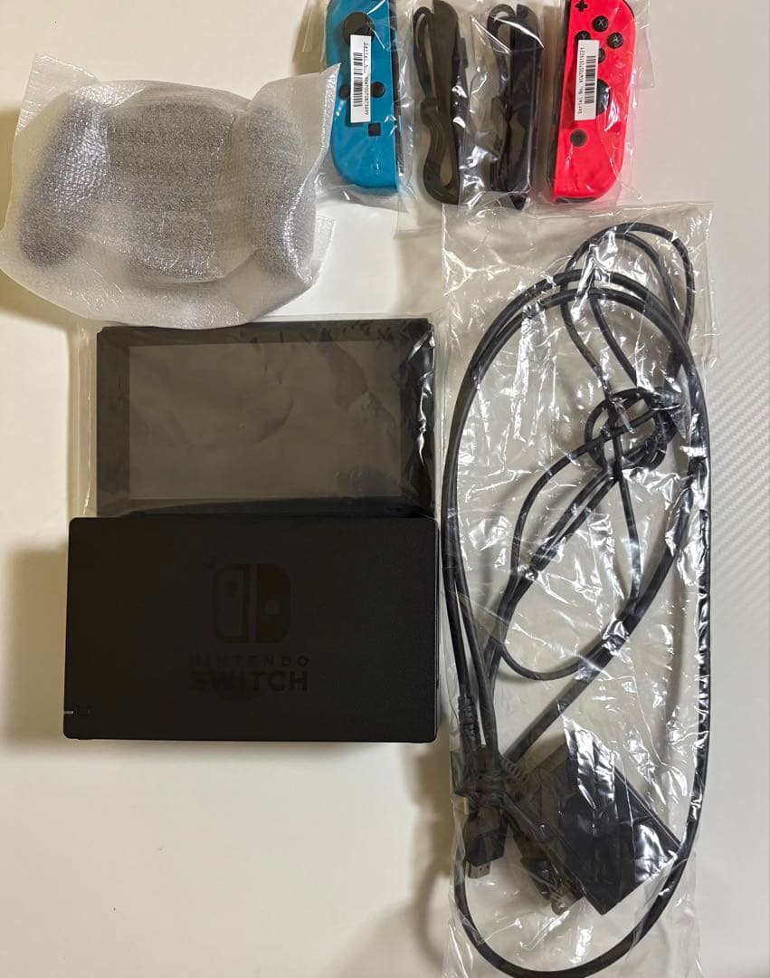 未使用に近い Nintendo Switch本体（赤/青） バッテリー向上ver