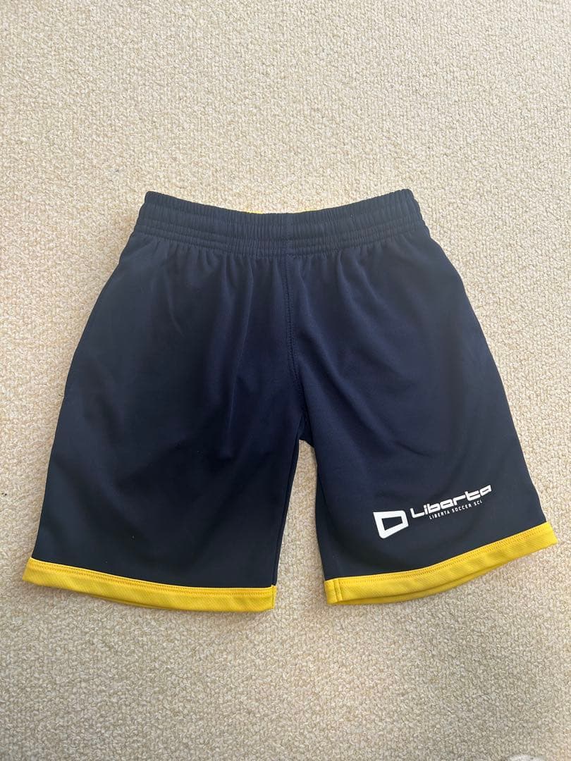 リベルタ　ユニフォーム上下130　レガース付き