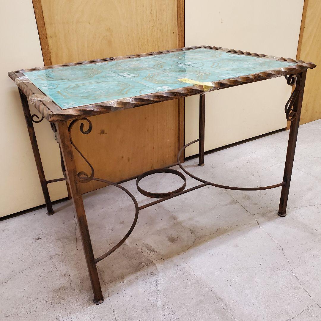 ターコイズタイル模様の長方形　アイアンテーブル
