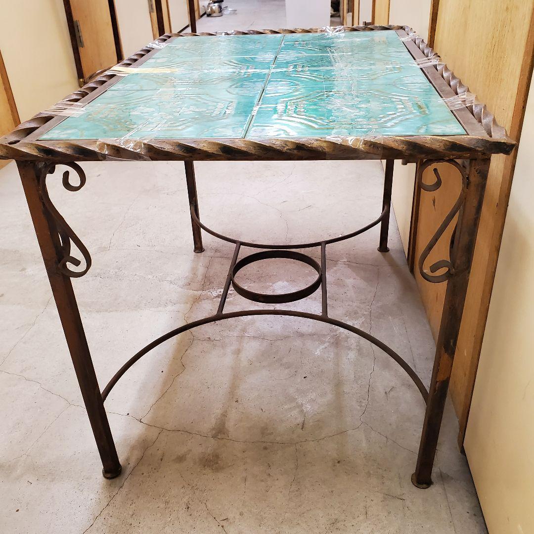 ターコイズタイル模様の長方形　アイアンテーブル
