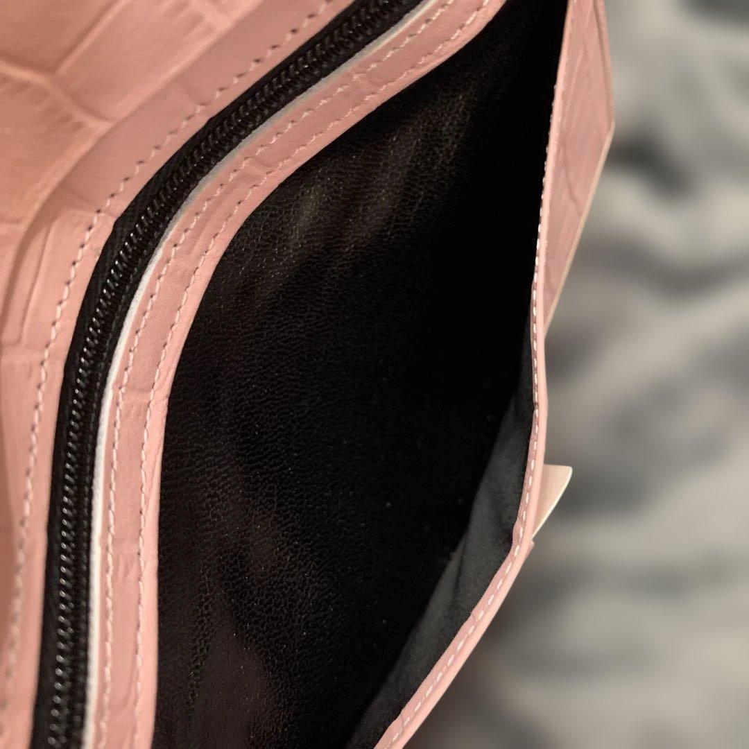 み*る様 皇居財布　ピンク クロコダイル風　長財布　牛革？