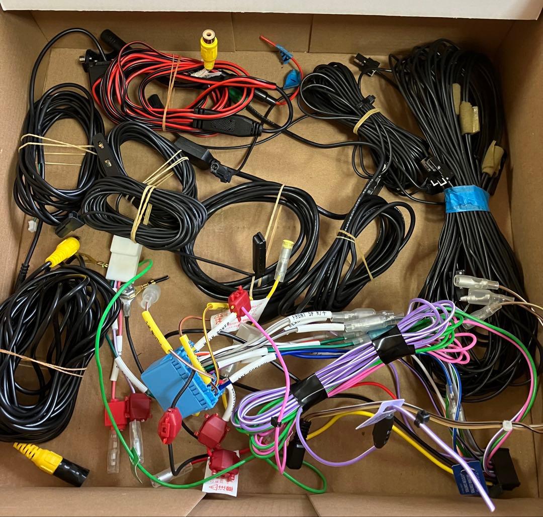 美品　楽ナビ　AVIC-RZ315-B5 カーナビ　フルセグ　リアカメラ有り