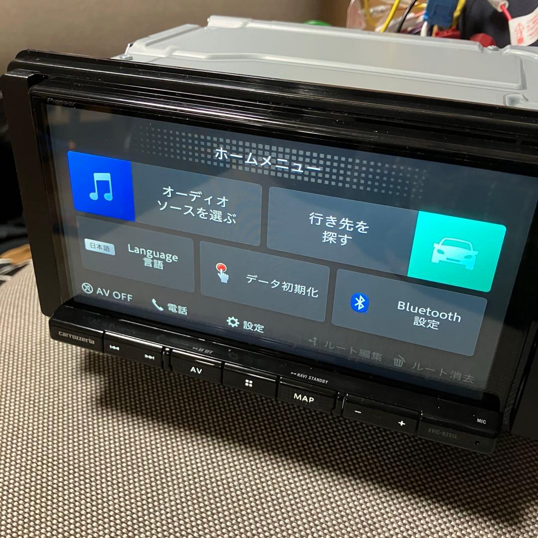 美品　楽ナビ　AVIC-RZ315-B5 カーナビ　フルセグ　リアカメラ有り