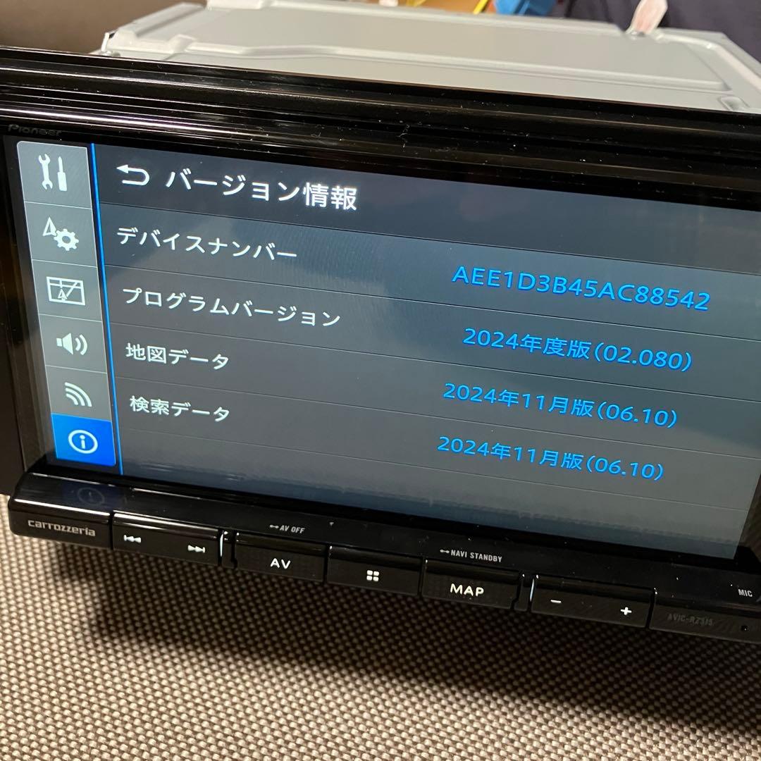 美品　楽ナビ　AVIC-RZ315-B5 カーナビ　フルセグ　リアカメラ有り
